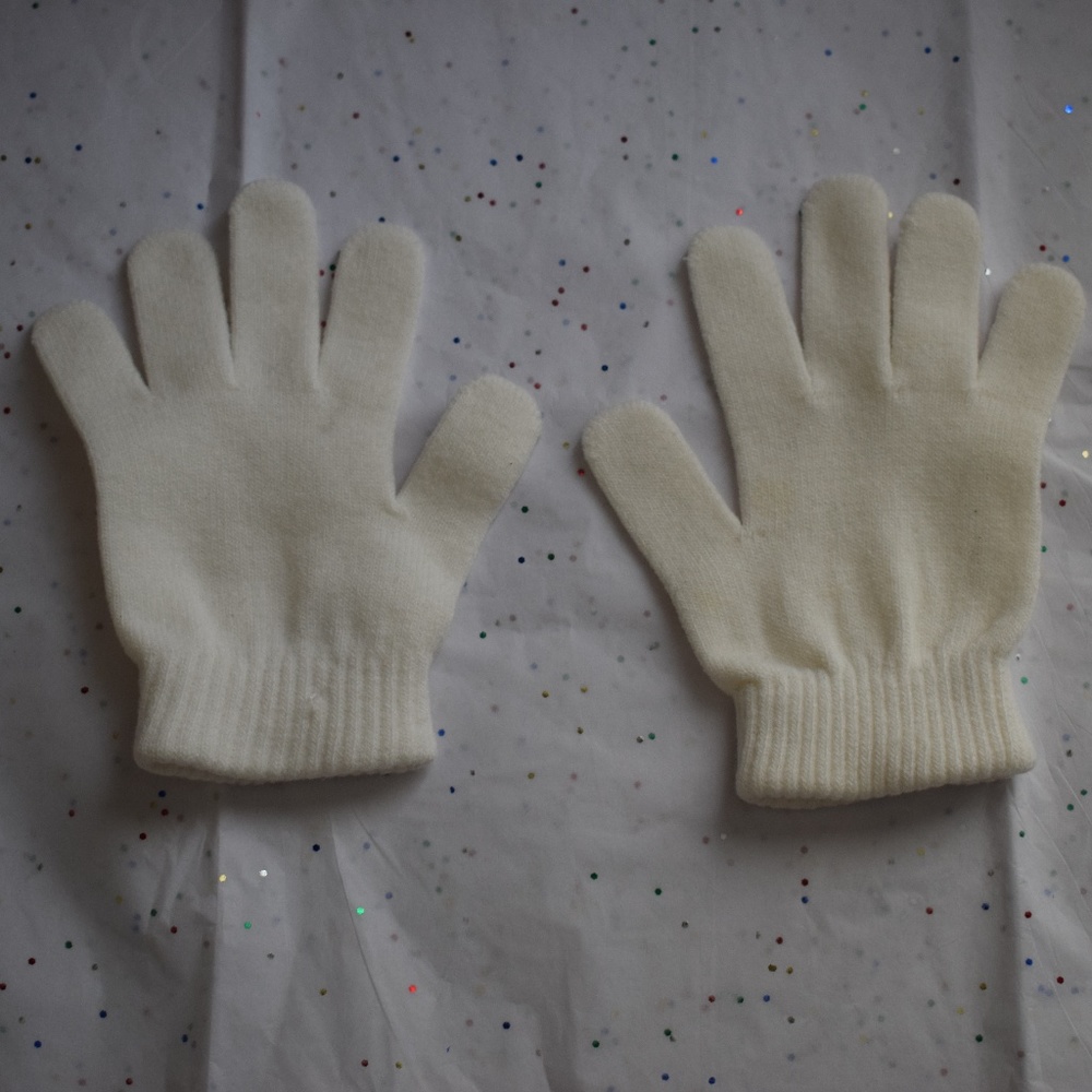 PAIR OF WOMEN'S GLOVES